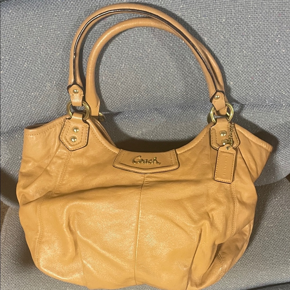 Coach Caramel Leather Shoulder Bag (Pre-owned)